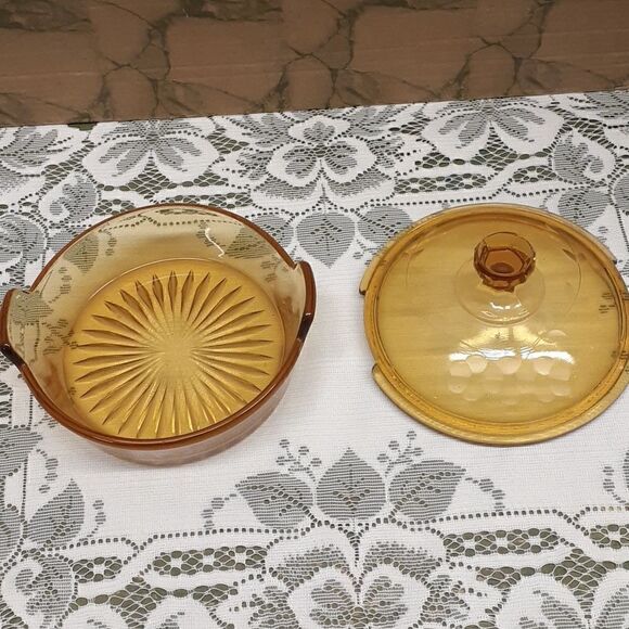 vintage jeanette candy dish amber glass with etched grape vine on lid. - Picture 2 of 9